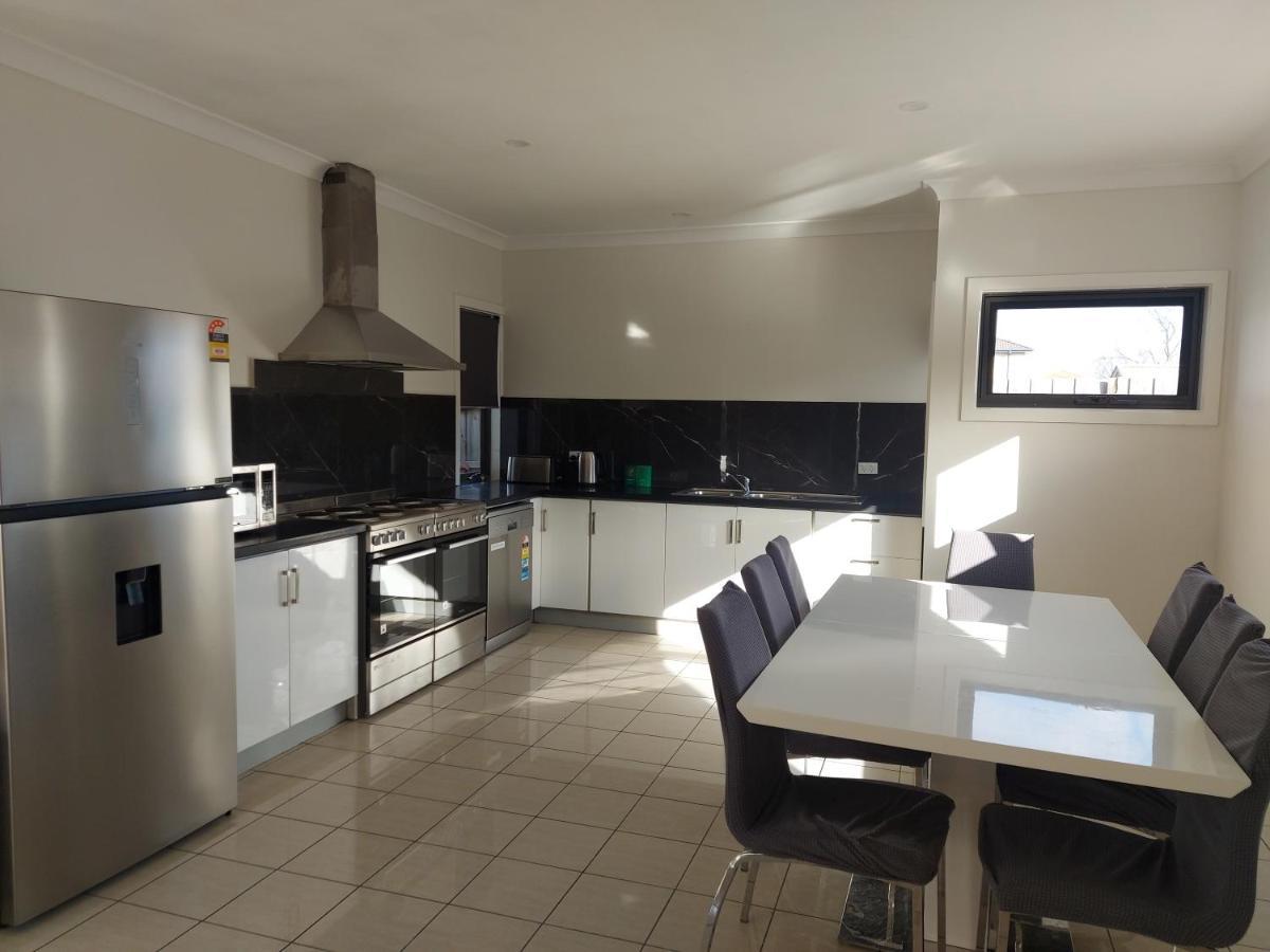 Maruve Guesthouse 12 Min From Melb Airport Melbourne Exterior photo